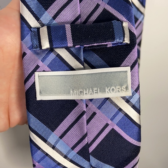 Michaels Kors 100% Silk Geometric Tie - Picture 5 of 9